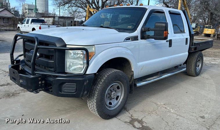 image for item DV0766 2016 Ford F350 Super Duty Crew Cab flatbed pickup truck