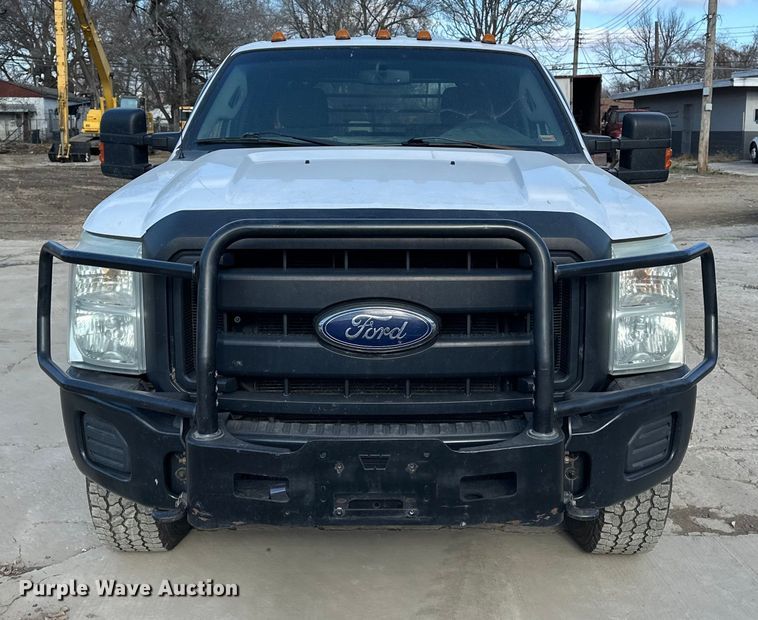 image for item DV0766 2016 Ford F350 Super Duty Crew Cab flatbed pickup truck