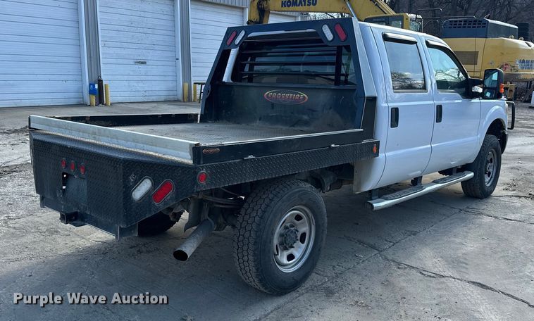 image for item DV0766 2016 Ford F350 Super Duty Crew Cab flatbed pickup truck