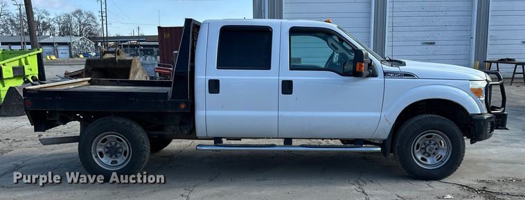 image for item DV0766 2016 Ford F350 Super Duty Crew Cab flatbed pickup truck