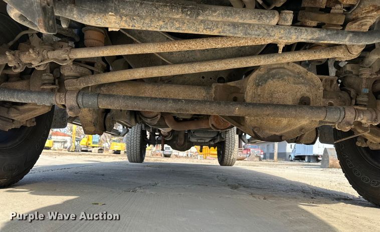 image for item DV0766 2016 Ford F350 Super Duty Crew Cab flatbed pickup truck