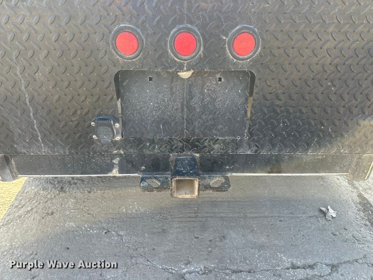 image for item DV0766 2016 Ford F350 Super Duty Crew Cab flatbed pickup truck