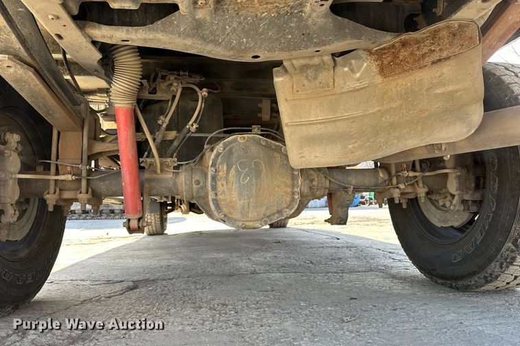 image for item DV0766 2016 Ford F350 Super Duty Crew Cab flatbed pickup truck