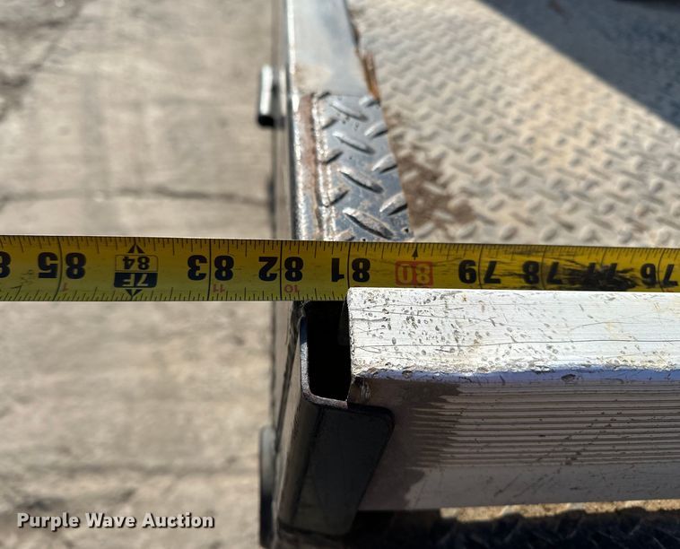 image for item DV0766 2016 Ford F350 Super Duty Crew Cab flatbed pickup truck