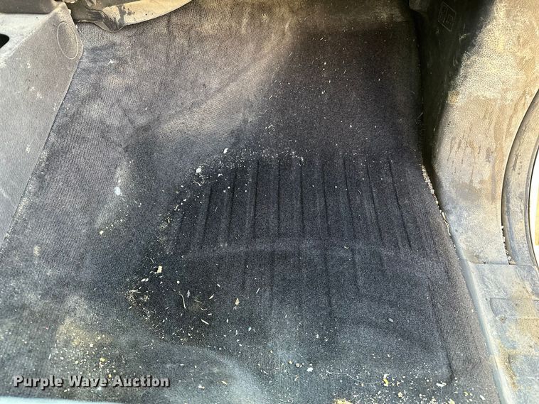 image for item DV0766 2016 Ford F350 Super Duty Crew Cab flatbed pickup truck