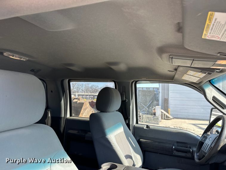 image for item DV0766 2016 Ford F350 Super Duty Crew Cab flatbed pickup truck