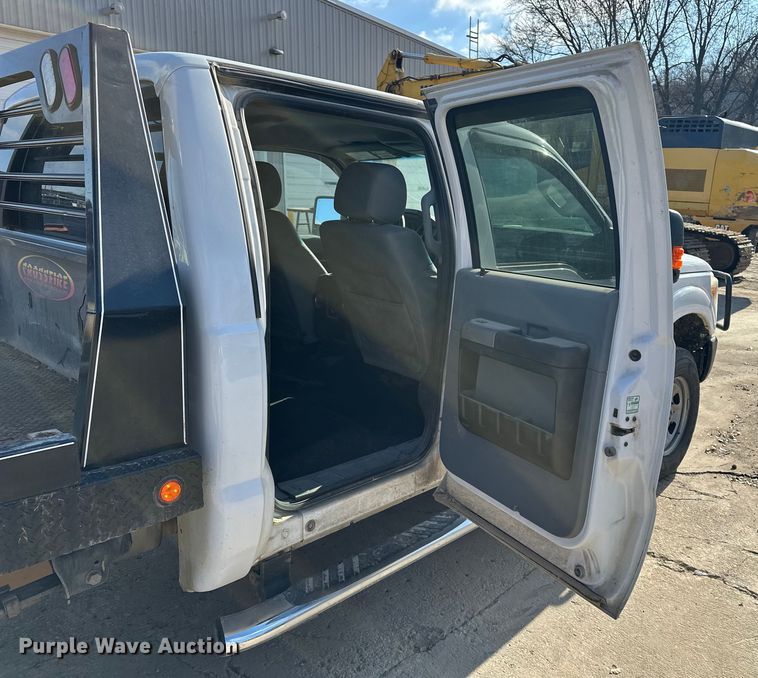 image for item DV0766 2016 Ford F350 Super Duty Crew Cab flatbed pickup truck