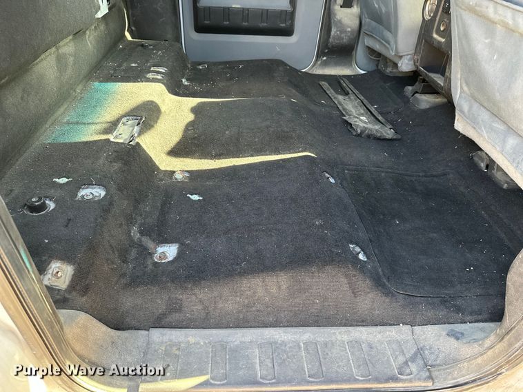 image for item DV0766 2016 Ford F350 Super Duty Crew Cab flatbed pickup truck