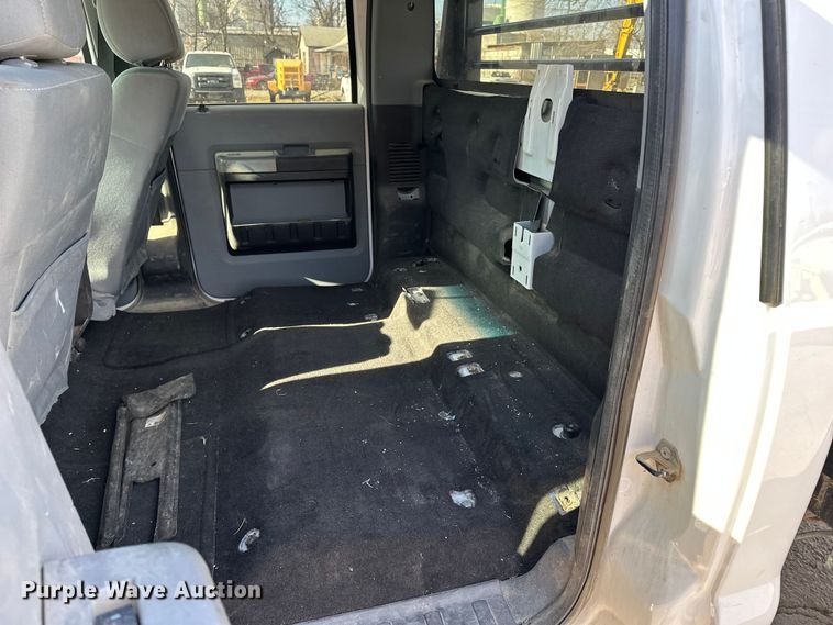 image for item DV0766 2016 Ford F350 Super Duty Crew Cab flatbed pickup truck