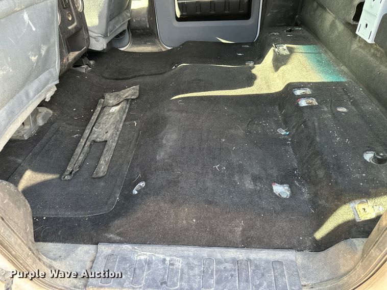 image for item DV0766 2016 Ford F350 Super Duty Crew Cab flatbed pickup truck