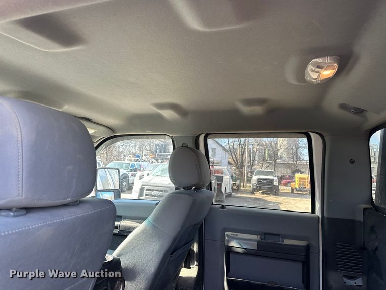 image for item DV0766 2016 Ford F350 Super Duty Crew Cab flatbed pickup truck