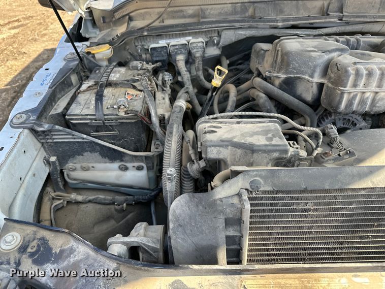 image for item DV0766 2016 Ford F350 Super Duty Crew Cab flatbed pickup truck