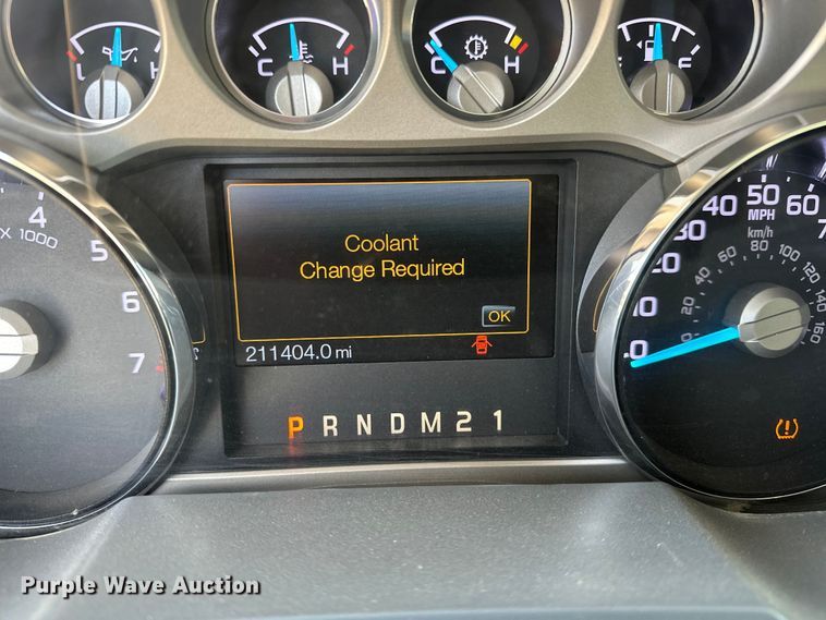 image for item DV0766 2016 Ford F350 Super Duty Crew Cab flatbed pickup truck