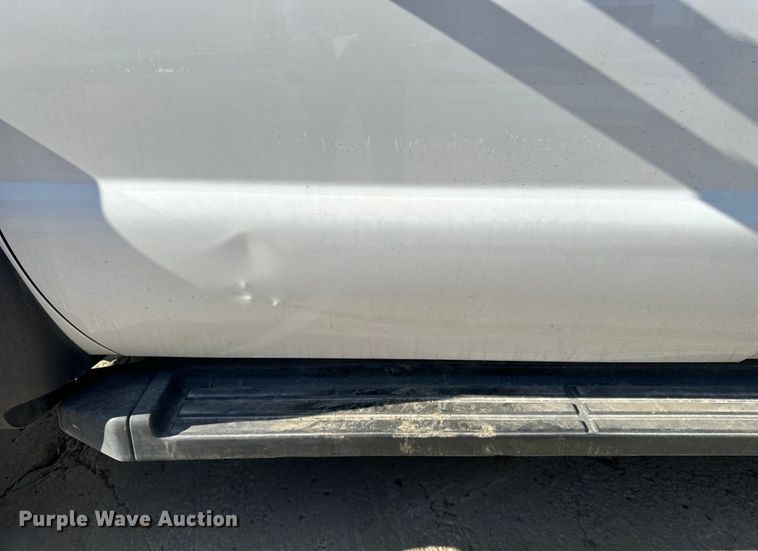 image for item DV0767 2013 Ford F450 SuperCab flatbed truck