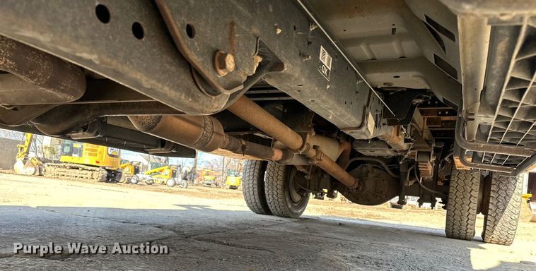 image for item DV0767 2013 Ford F450 SuperCab flatbed truck