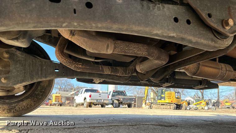 image for item DV0767 2013 Ford F450 SuperCab flatbed truck