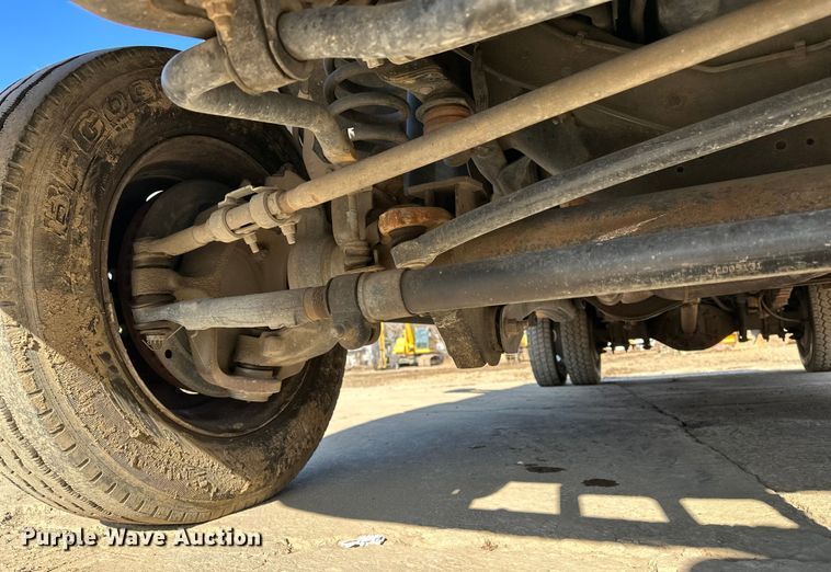 image for item DV0767 2013 Ford F450 SuperCab flatbed truck