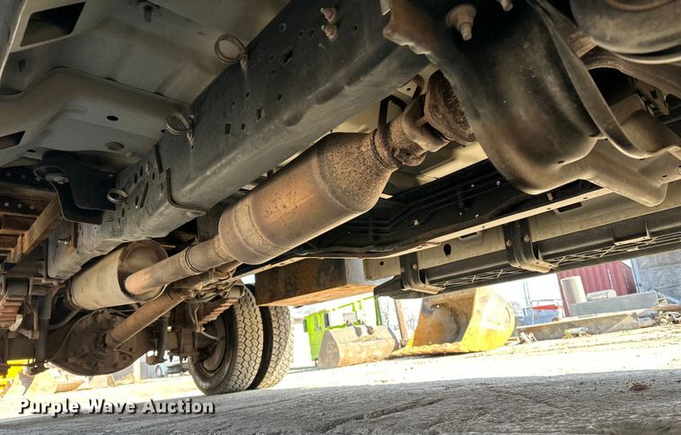 image for item DV0767 2013 Ford F450 SuperCab flatbed truck