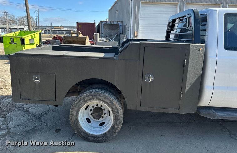 image for item DV0767 2013 Ford F450 SuperCab flatbed truck