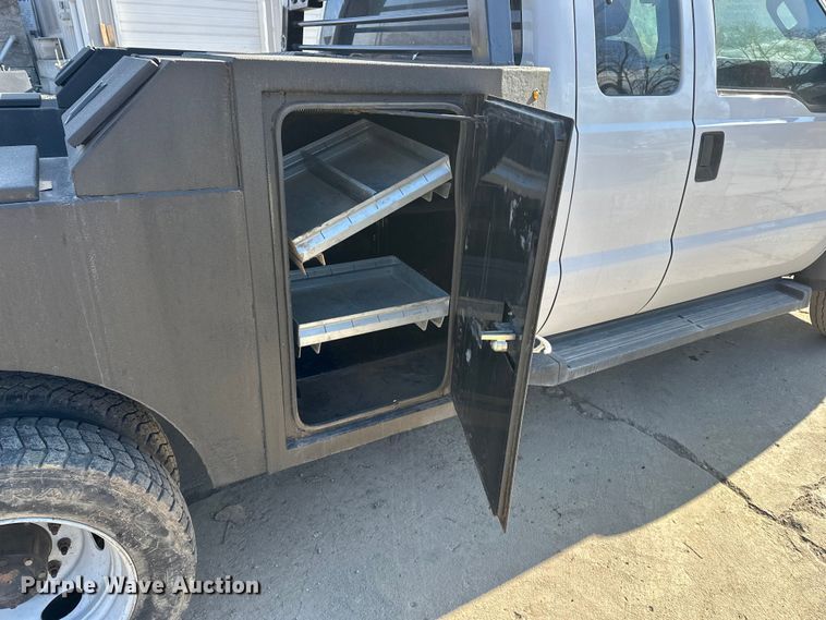 image for item DV0767 2013 Ford F450 SuperCab flatbed truck