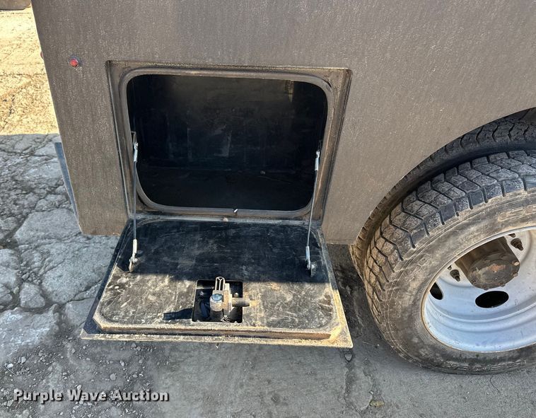 image for item DV0767 2013 Ford F450 SuperCab flatbed truck