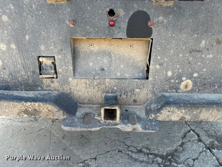 image for item DV0767 2013 Ford F450 SuperCab flatbed truck