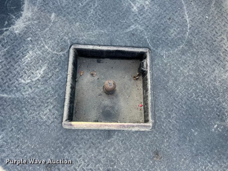 image for item DV0767 2013 Ford F450 SuperCab flatbed truck