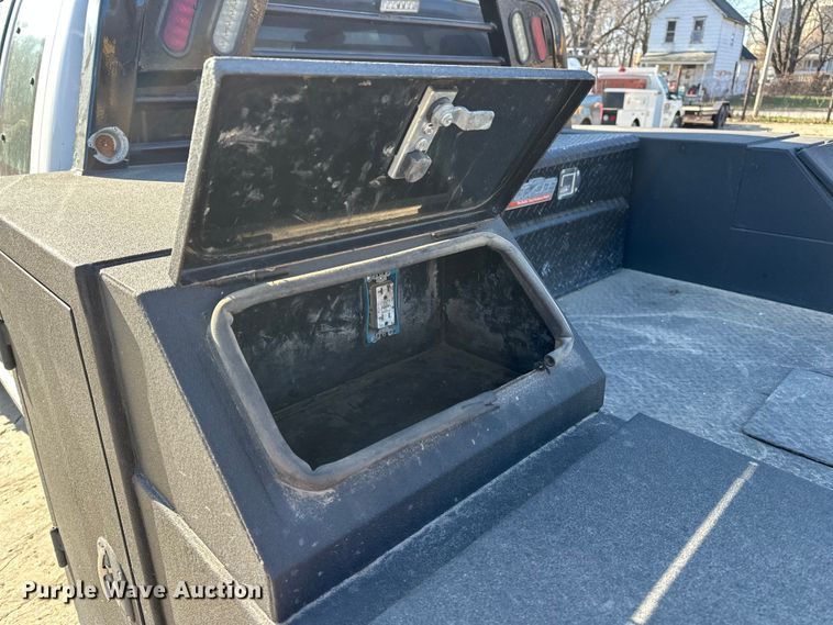 image for item DV0767 2013 Ford F450 SuperCab flatbed truck