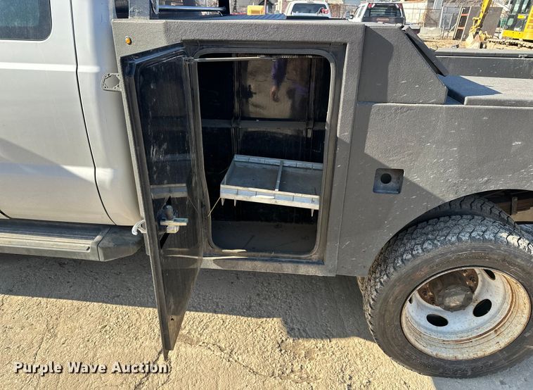 image for item DV0767 2013 Ford F450 SuperCab flatbed truck