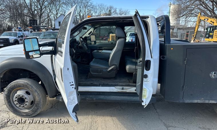 image for item DV0767 2013 Ford F450 SuperCab flatbed truck