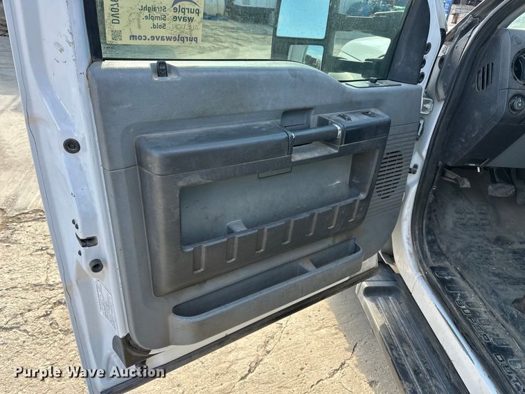 image for item DV0767 2013 Ford F450 SuperCab flatbed truck