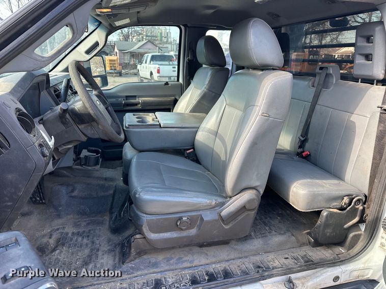 image for item DV0767 2013 Ford F450 SuperCab flatbed truck