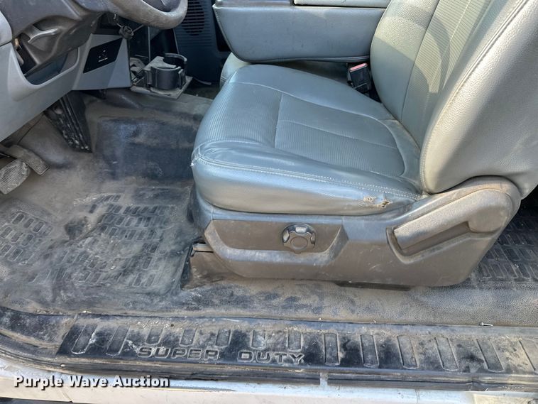 image for item DV0767 2013 Ford F450 SuperCab flatbed truck