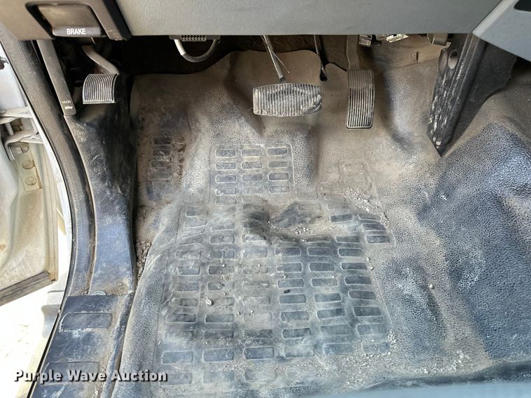 image for item DV0767 2013 Ford F450 SuperCab flatbed truck