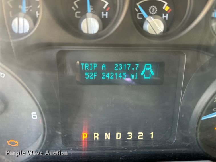 image for item DV0767 2013 Ford F450 SuperCab flatbed truck