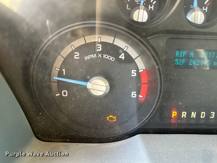 image for item DV0767 2013 Ford F450 SuperCab flatbed truck