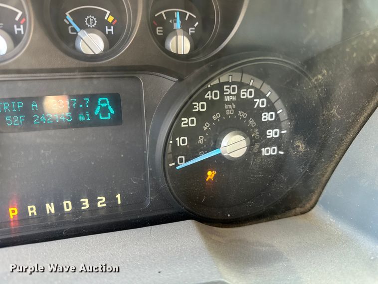 image for item DV0767 2013 Ford F450 SuperCab flatbed truck