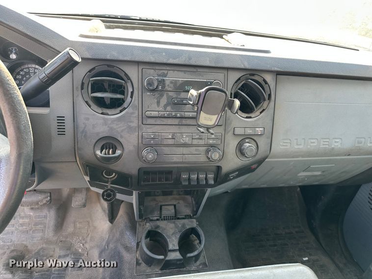 image for item DV0767 2013 Ford F450 SuperCab flatbed truck