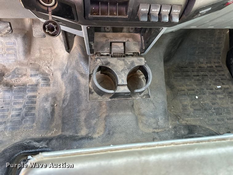 image for item DV0767 2013 Ford F450 SuperCab flatbed truck