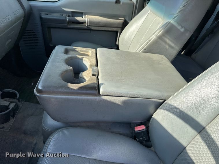 image for item DV0767 2013 Ford F450 SuperCab flatbed truck