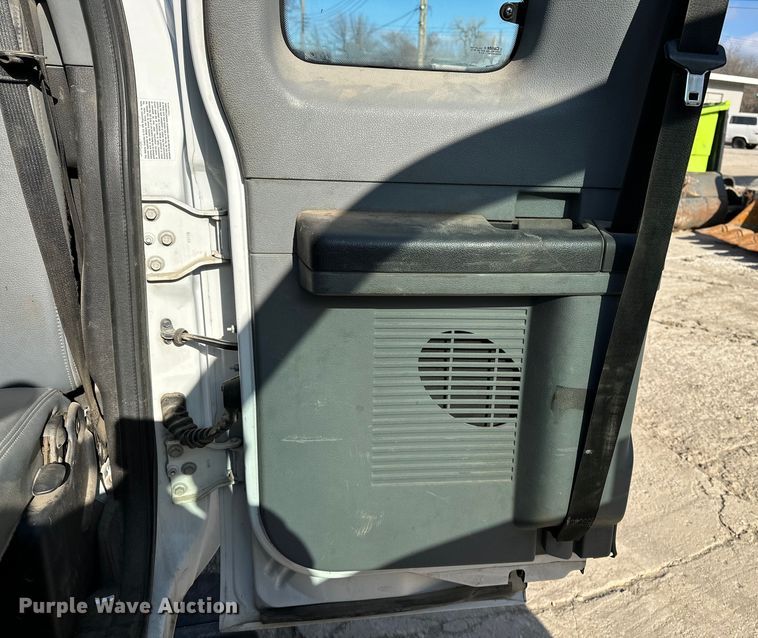 image for item DV0767 2013 Ford F450 SuperCab flatbed truck