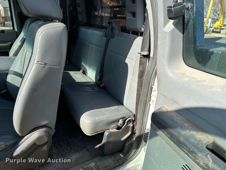 image for item DV0767 2013 Ford F450 SuperCab flatbed truck