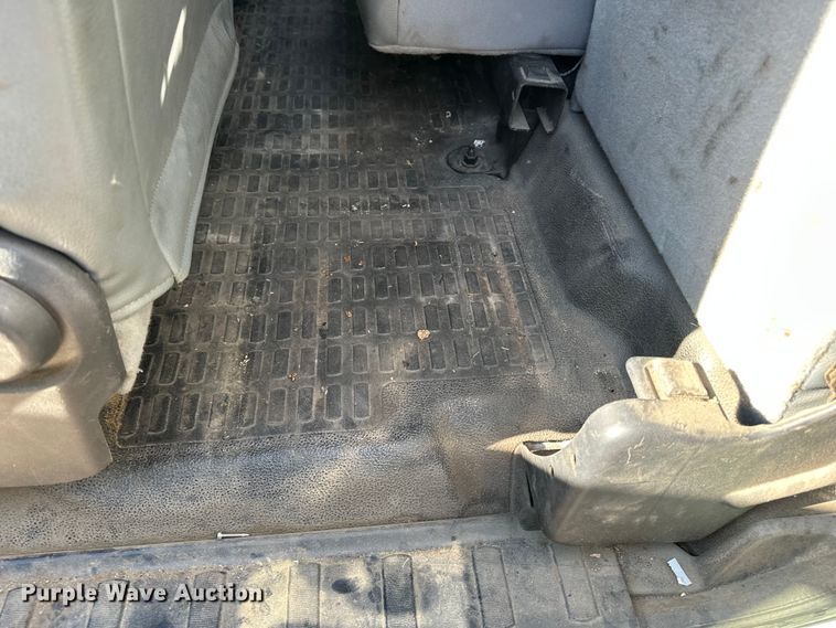 image for item DV0767 2013 Ford F450 SuperCab flatbed truck