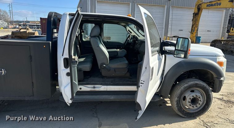 image for item DV0767 2013 Ford F450 SuperCab flatbed truck