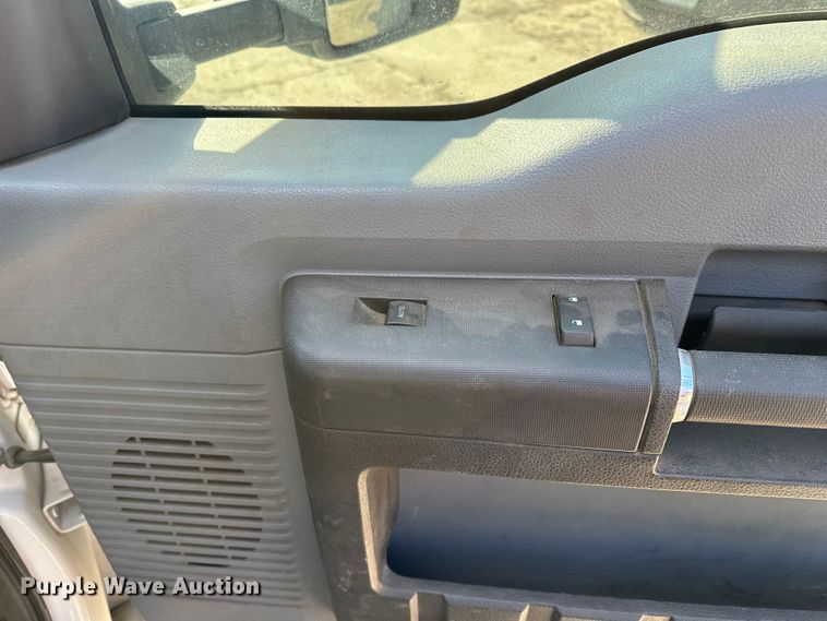 image for item DV0767 2013 Ford F450 SuperCab flatbed truck