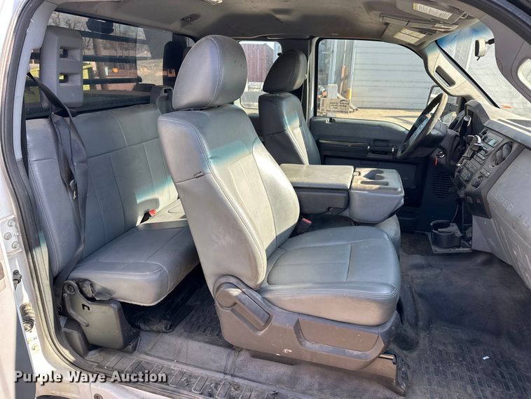 image for item DV0767 2013 Ford F450 SuperCab flatbed truck