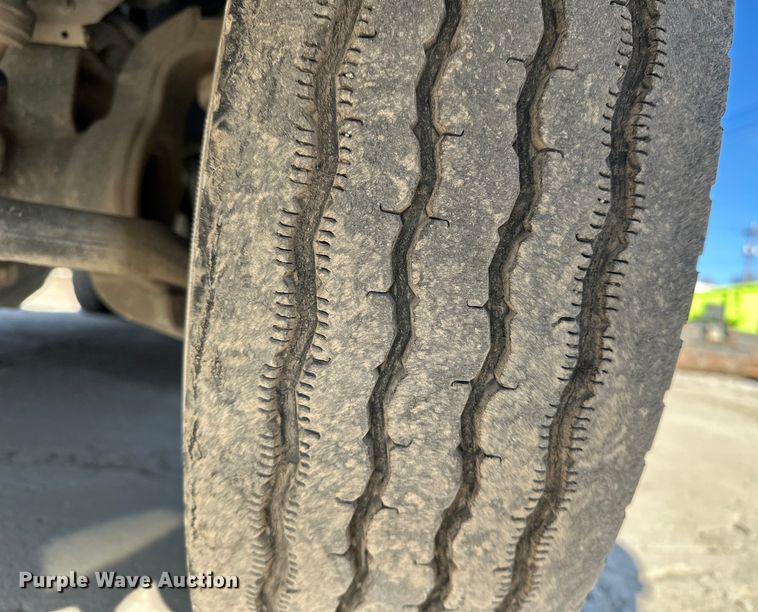 image for item DV0767 2013 Ford F450 SuperCab flatbed truck