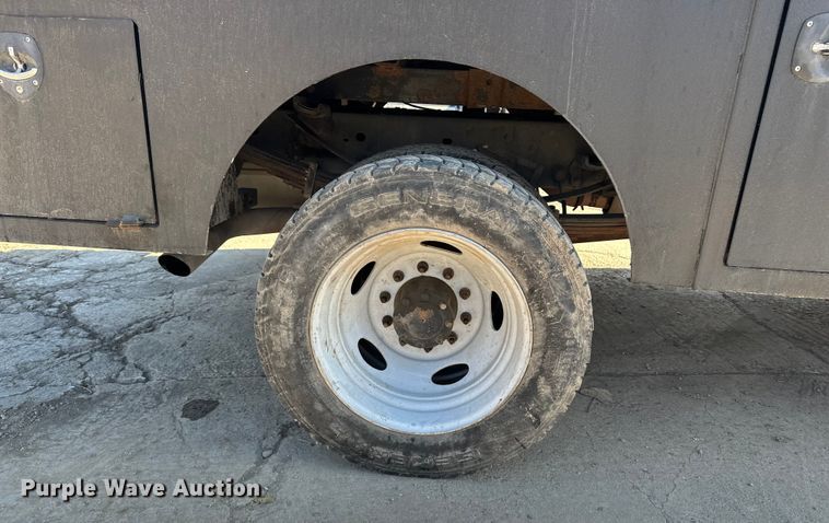 image for item DV0767 2013 Ford F450 SuperCab flatbed truck