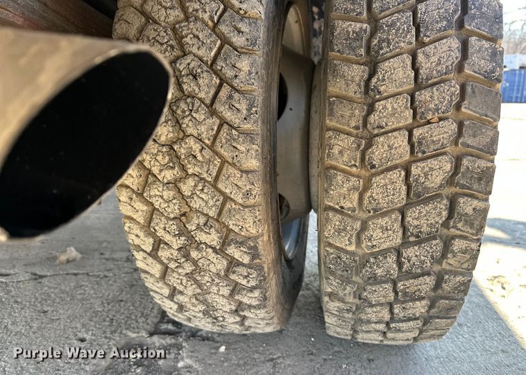 image for item DV0767 2013 Ford F450 SuperCab flatbed truck