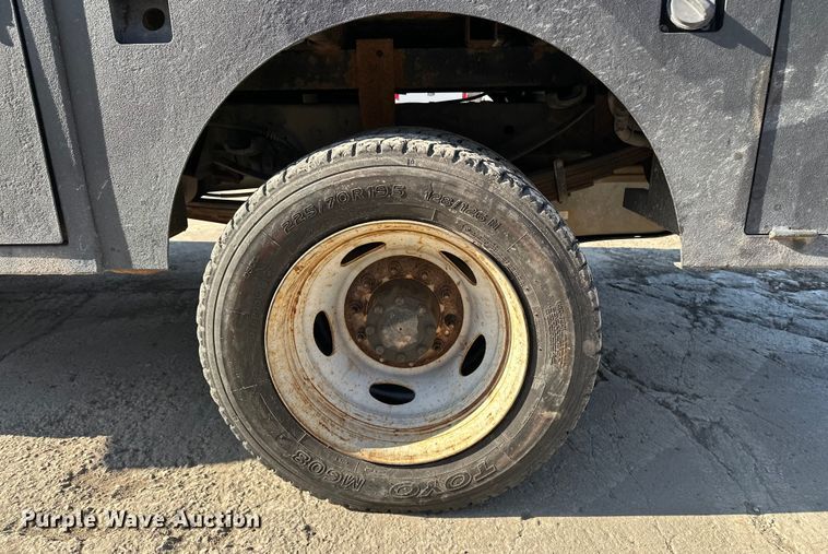 image for item DV0767 2013 Ford F450 SuperCab flatbed truck